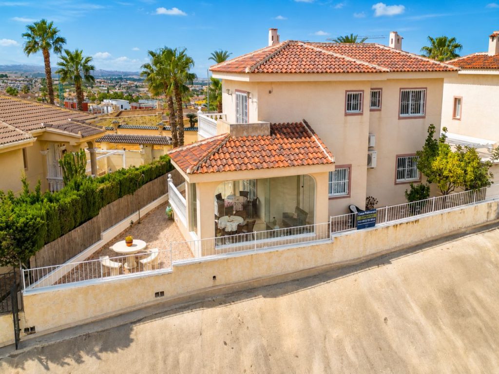 Three-bedroom villa in Rojales with private pool and sunny outdoor space near Ciudad Quesada