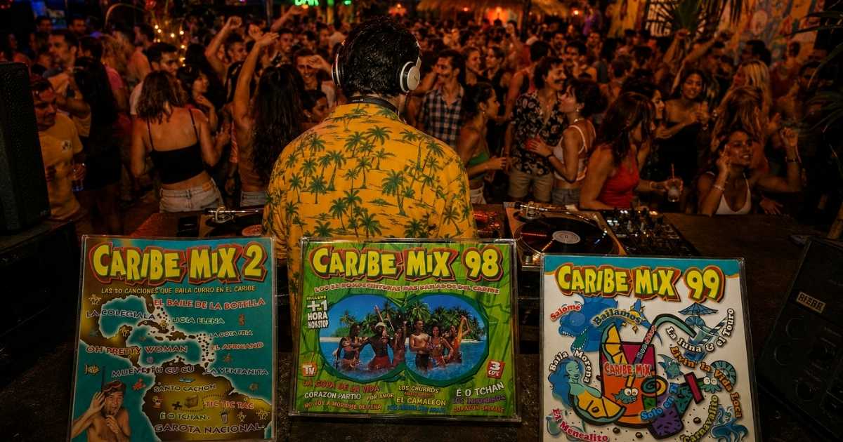 Read more about the article Caribe Mix Turns 30: The CD Series That Defined the Spanish Summer