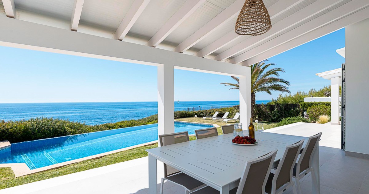 Lees meer over het artikel Mediterrane klifvilla op Mallorca: droomwonen voor 3,5 miljoen euro
