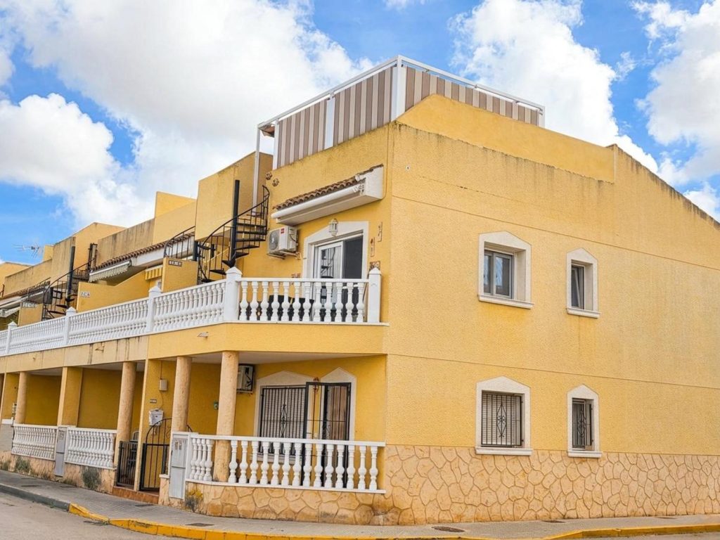 Two-bedroom apartment with solarium for sale in Formentera del Segura, Costa Blanca