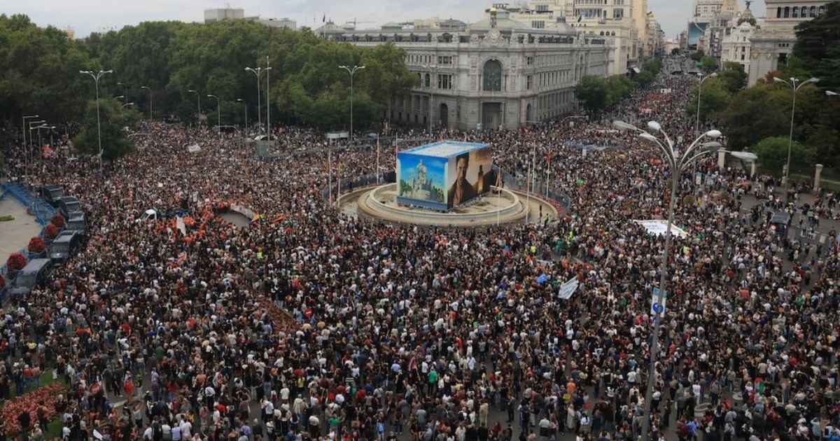 Read more about the article Spain’s Housing Crisis Spills onto the Streets: Protests in Madrid and Clashes at Valencia Property Fair