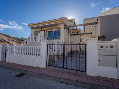 Mediterranean villa in Rojales with private pool, gated entrance and elevated front terrace
