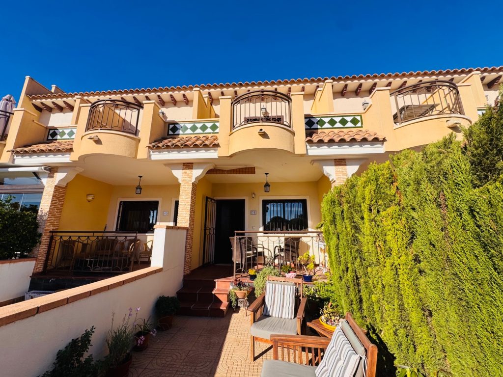 South-east facing 2-bedroom townhouse for sale in Rojales, Costa Blanca, with sunny terrace and communal pool