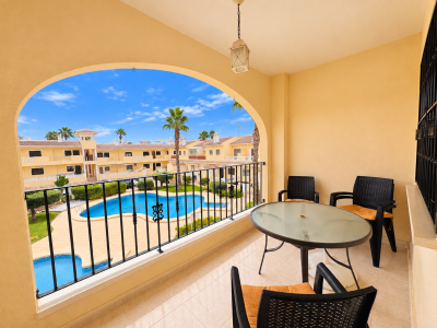 Top-floor apartment in Rojales with private solarium and communal pool views, Doña Pepa area