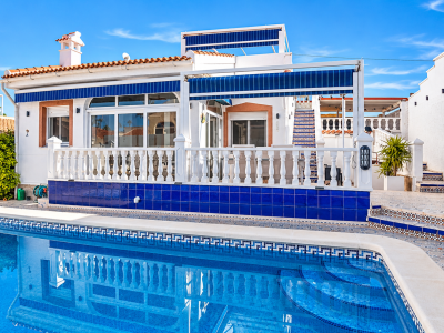 Renovated 2-bedroom villa for sale in Rojales with private pool and solarium, La Marquesa Golf area