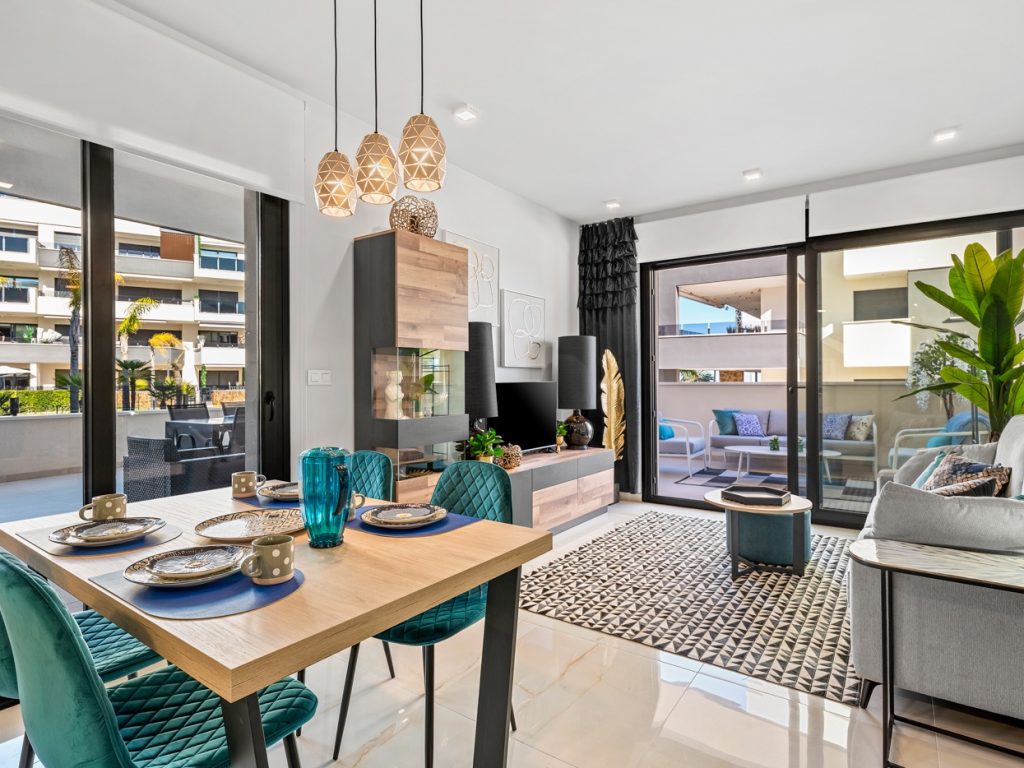 Corner ground-floor apartment in Orihuela Costa with large 115 m² terrace and partial sea views, Playa Flamenca area