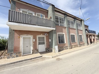 Spacious ground floor apartment for sale on Costa Blanca South near Benejúzar with private rear patio