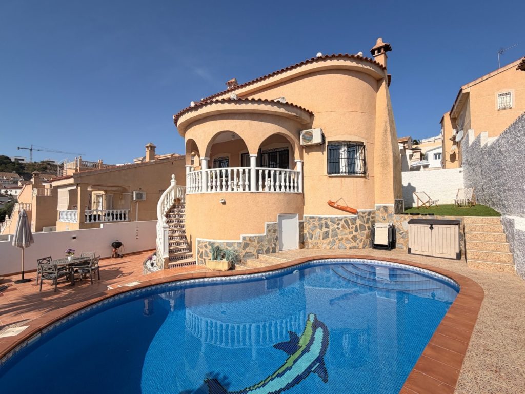 Detached 3-bedroom villa with private pool and mature garden in Rojales, Costa Blanca