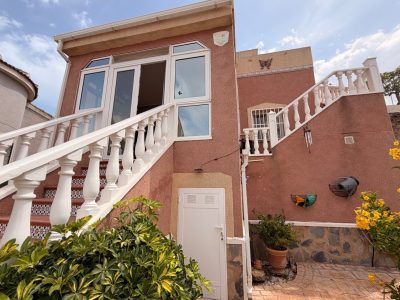 Detached 3-bedroom villa for sale in Rojales with solarium, carport and access to communal pool, Costa Blanca