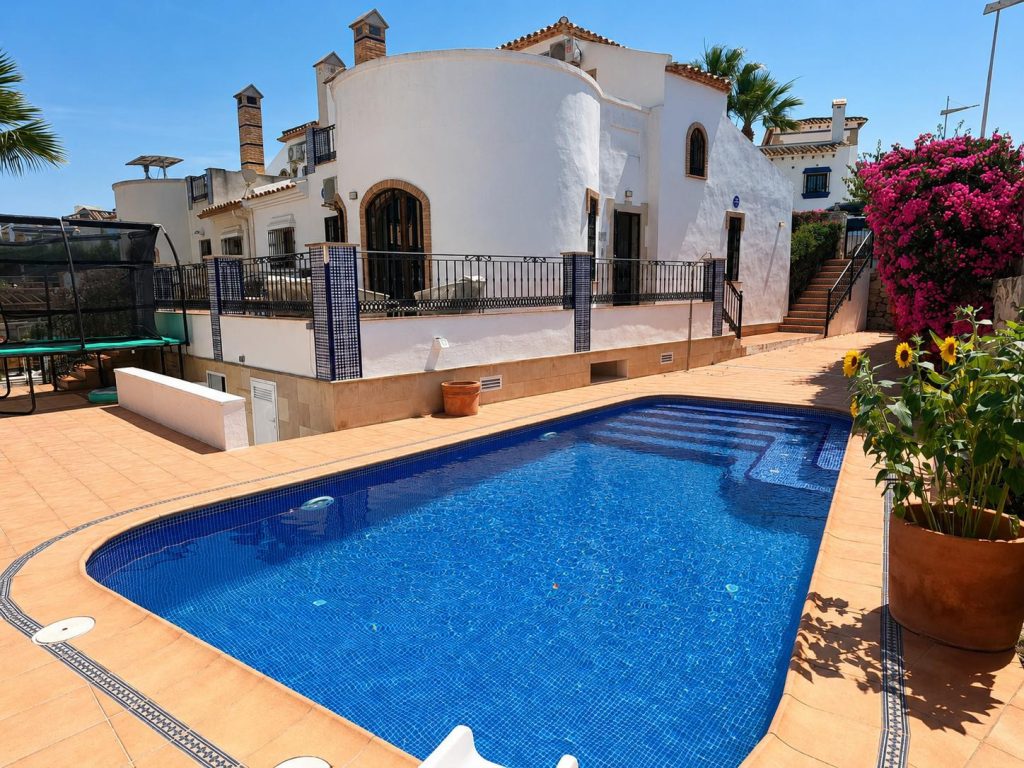 Detached 3-bedroom villa with private pool on La Finca Golf resort in Algorfa, Alicante