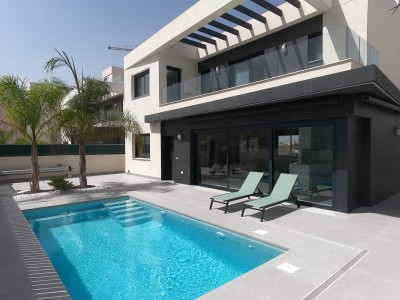 Ultra-modern 5-bedroom detached villa for sale in Algorfa near La Finca Golf with private saltwater pool and solar panels