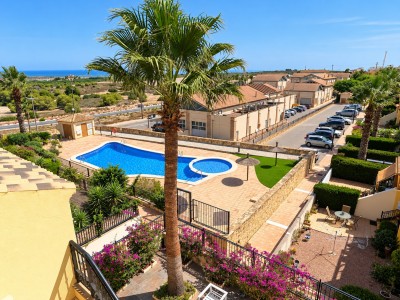 South-facing top-floor apartment in Algorfa with panoramic views towards the coast, La Finca Golf area