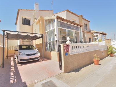 3-bedroom quad bungalow for sale in Algorfa with solarium and views over orange groves, Montebello area