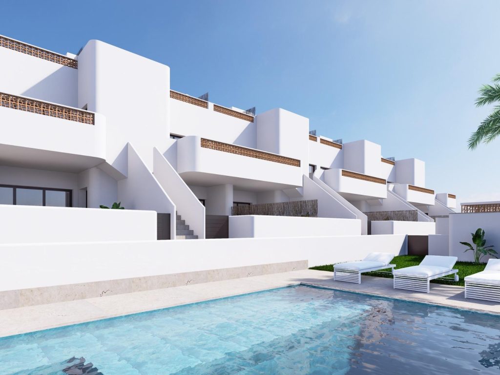 New build 3-bedroom bungalow in Dolores Alicante with solarium and communal pool