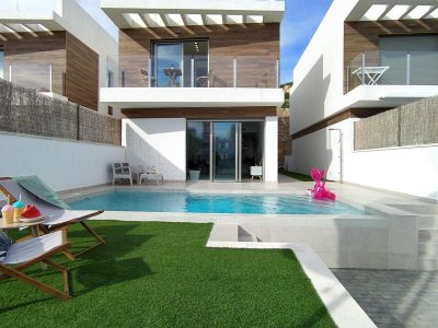 Modern new build villa in Orihuela Costa with private pool, gated plot and contemporary facade near Villamartin golf