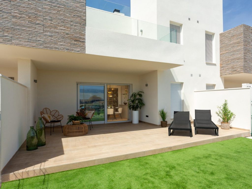 New 3-bedroom bungalow for sale in Algorfa at La Finca Golf resort with garden and communal pool, Costa Blanca
