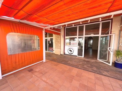 First-floor commercial unit with large front terrace in La Finca golf resort, Algorfa