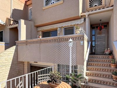 Three-storey townhouse in Rojales with private terrace and garage, Costa Blanca