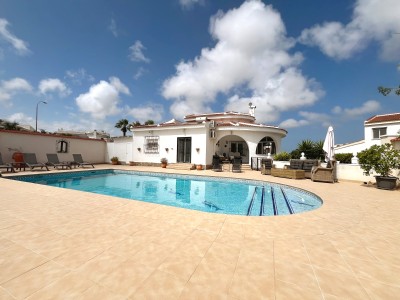 Detached 4-bedroom villa for sale in Rojales with solarium and panoramic golf views, Costa Blanca