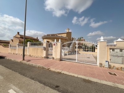 Detached 2-bedroom villa for sale in Rojales, Costa Blanca, with solarium and terrace on a 320 m² plot