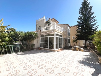 Detached 3-bedroom villa for sale in Algorfa, Costa Blanca, with solarium and countryside views