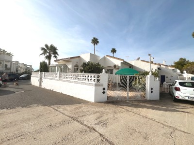 3-bedroom bungalow for sale in Rojales with solarium and communal pool views, Costa Blanca