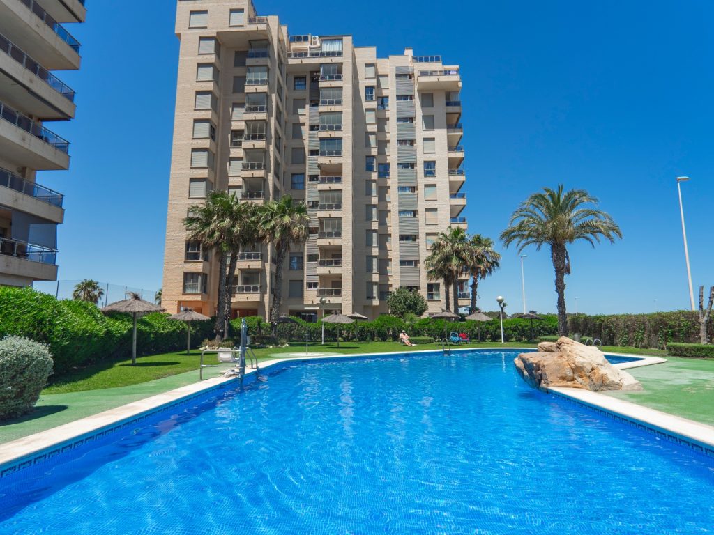Modern 3-bedroom apartment with sea and river views in the marina area of Guardamar del Segura