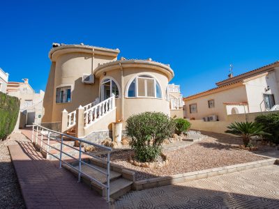 Detached two-bedroom villa for sale in Rojales with salt lake and sea views from the roof solarium, Costa Blanca