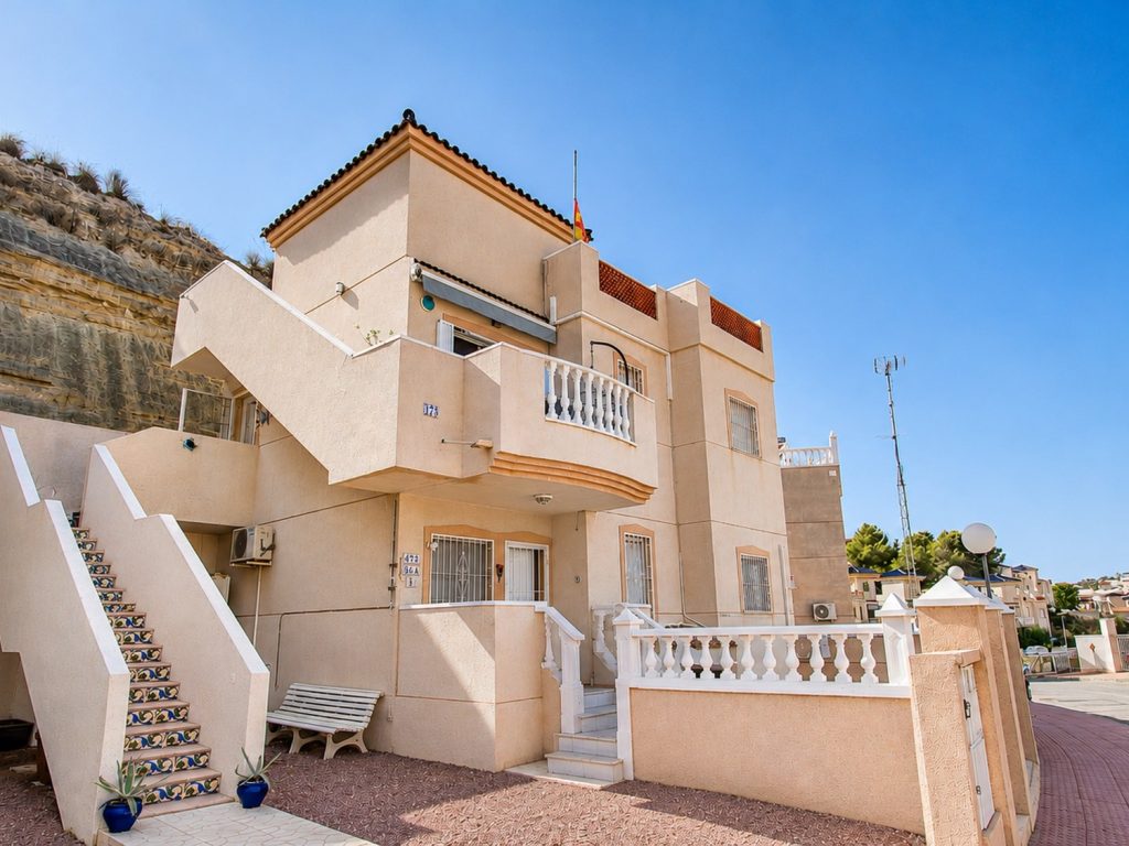 2-bedroom apartment for sale in Rojales with rooftop solarium and panoramic mountain views, Costa Blanca