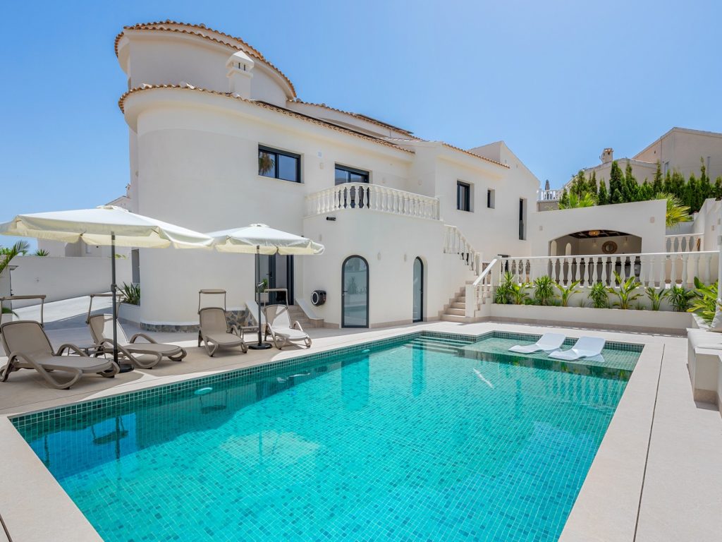 Luxury detached villa for sale in Rojales with Thailand-inspired pool, mature palms and landscaped garden, Ciudad Quesada