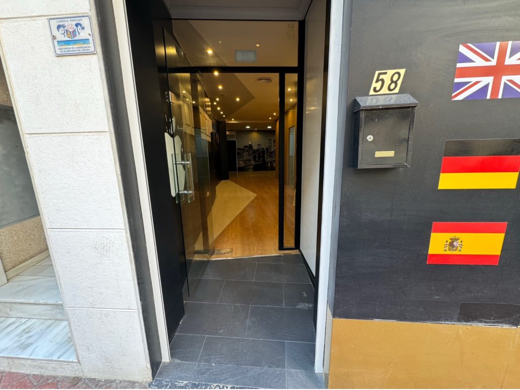 Modern 117m² commercial property on a high-footfall road in Guardamar del Segura, Costa Blanca