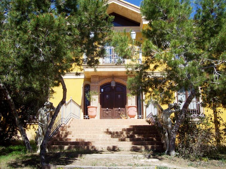 4-bedroom rustic country villa in Rojales with private pool surrounded by pine forest on a large 13,700 m² plot