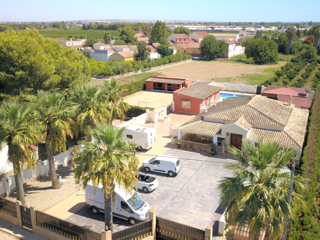 Detached 6-bedroom country villa with private pool, stables and paddock on a 2286m² plot, Costa Blanca