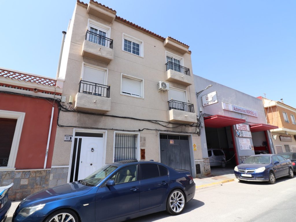 Three-bedroom apartment in Dolores with private terrace and open mountain and town views