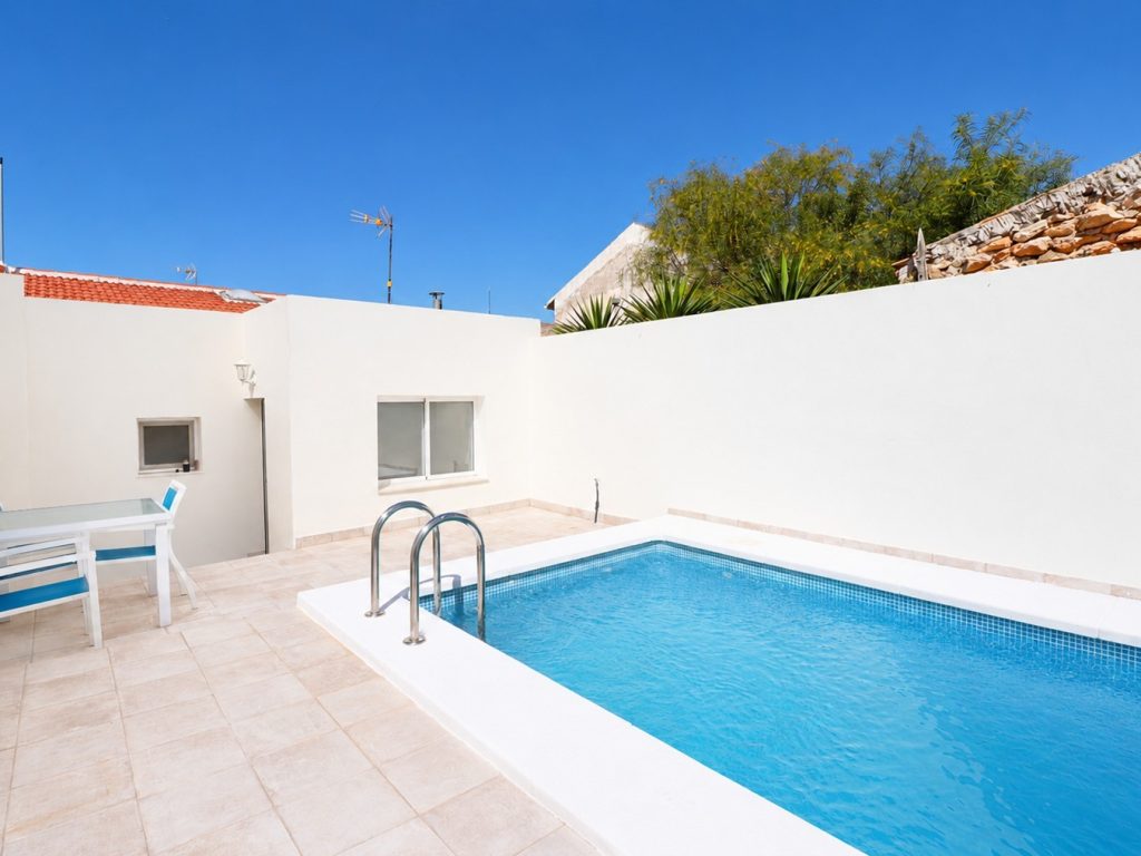 Reformed 2-bedroom bungalow in Benijofar with private swimming pool and tiled rear garden