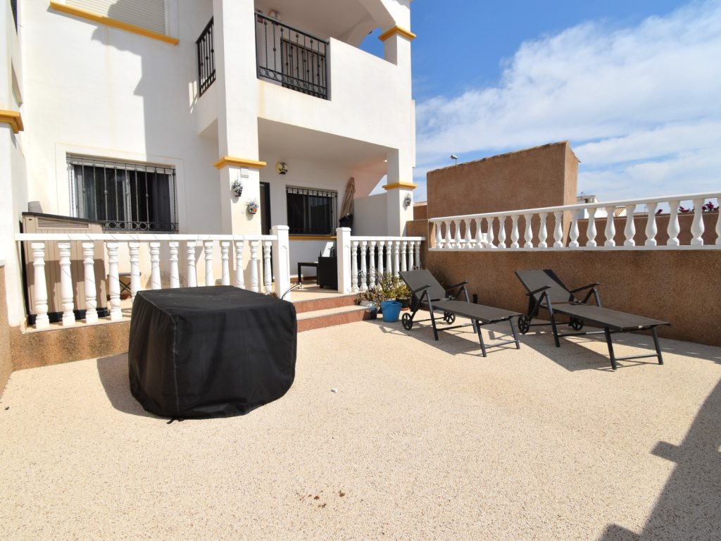 2-bedroom apartment for sale in Orihuela Costa with garden and terrace near Playa Flamenca