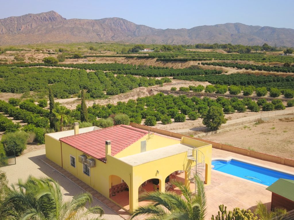 Three-bedroom country property for sale in Albatera with private pool and 4,823m² landscaped plot