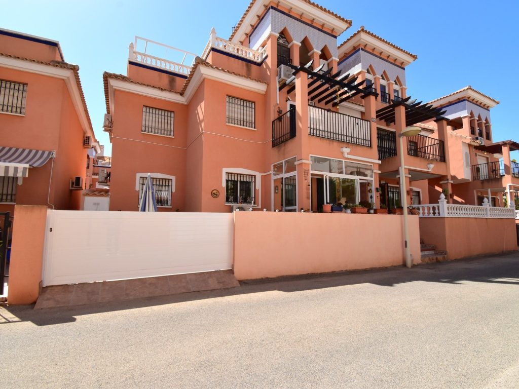2-bedroom apartment for sale in Orihuela Costa with glazed-in terrace and garden, Alicante, Spain