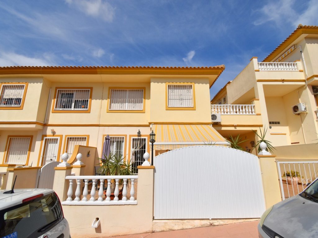 2-bedroom apartment for sale in Orihuela Costa with private garden and terrace, Playa Flamenca area